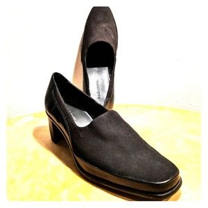 Liz Claiborne Low Heel NWOT